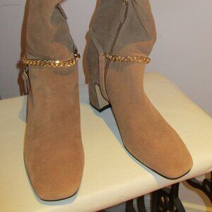Sanctuary Suede Boot w/chain